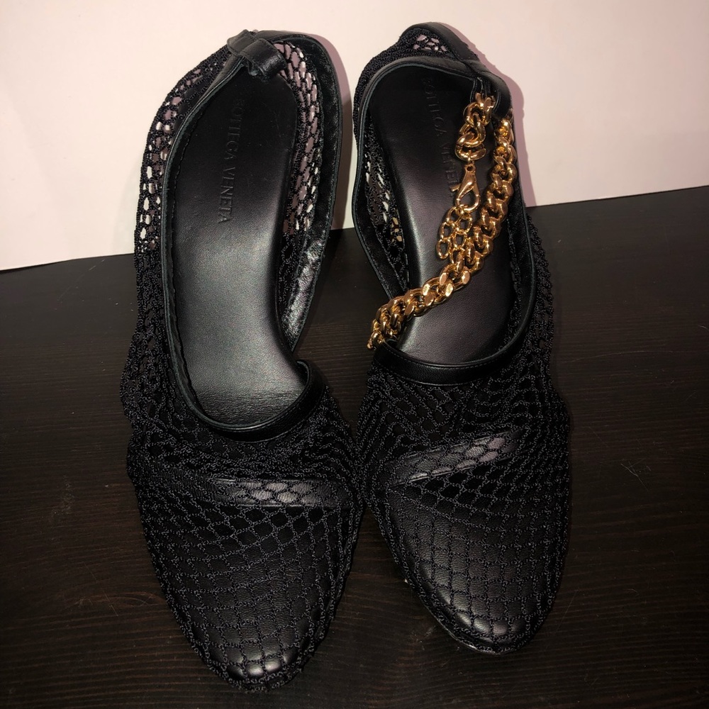 Bottega ChainTrimmed Mesh Pumps Gem